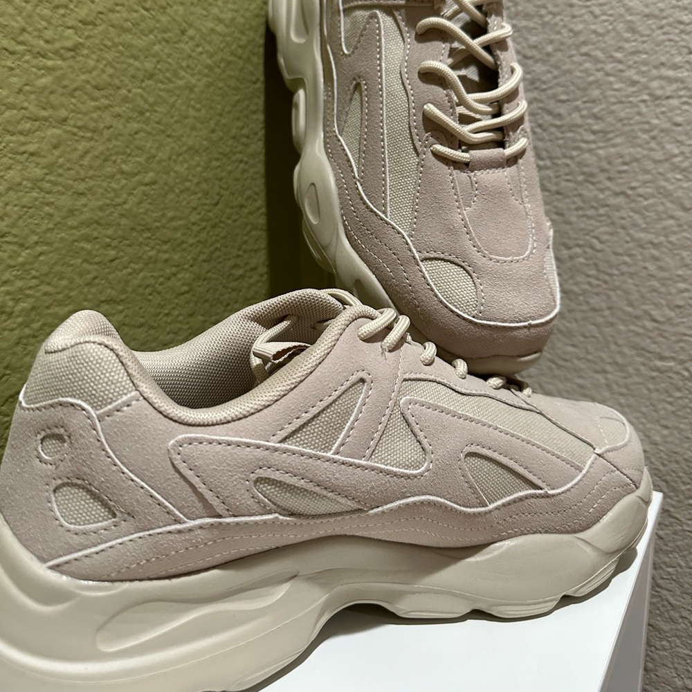 ASOS DESIGN - Stone sneakers with chunky sole